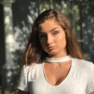 Meet your Posher, Alyssa